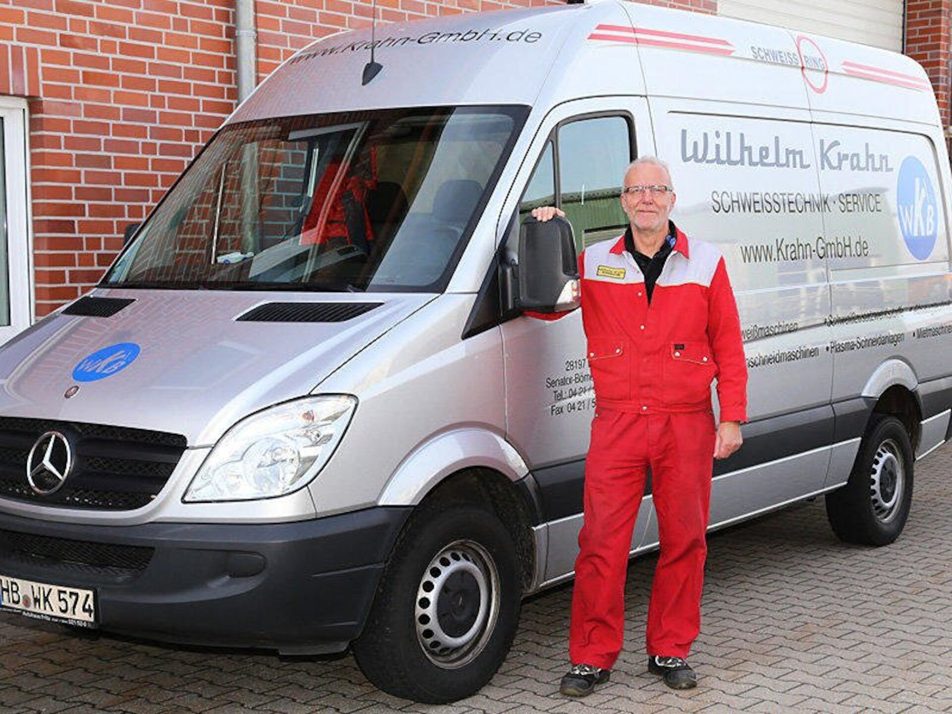 Mitarbeiter am Fahrzeug